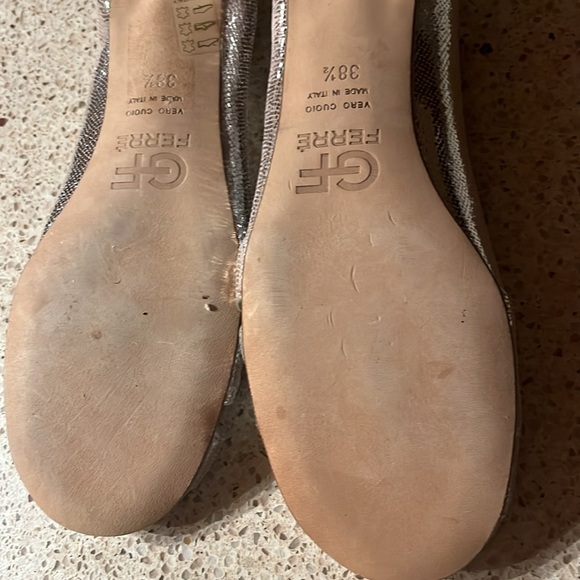 Leather GF Ferre. Brand new. Color rose gold. Never worn. Made in Italy - Picture 3 of 4